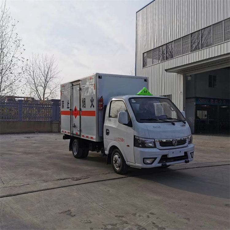 東風(fēng)途逸爆破器材運輸車,小型炸藥運輸車