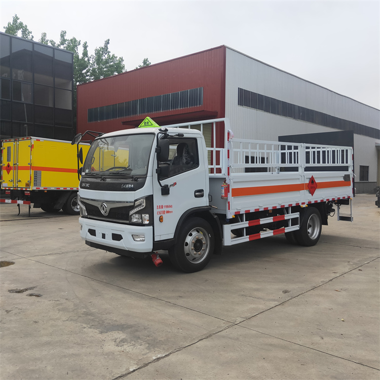 東風(fēng)凱普特氣瓶運(yùn)輸車，小型氣瓶車