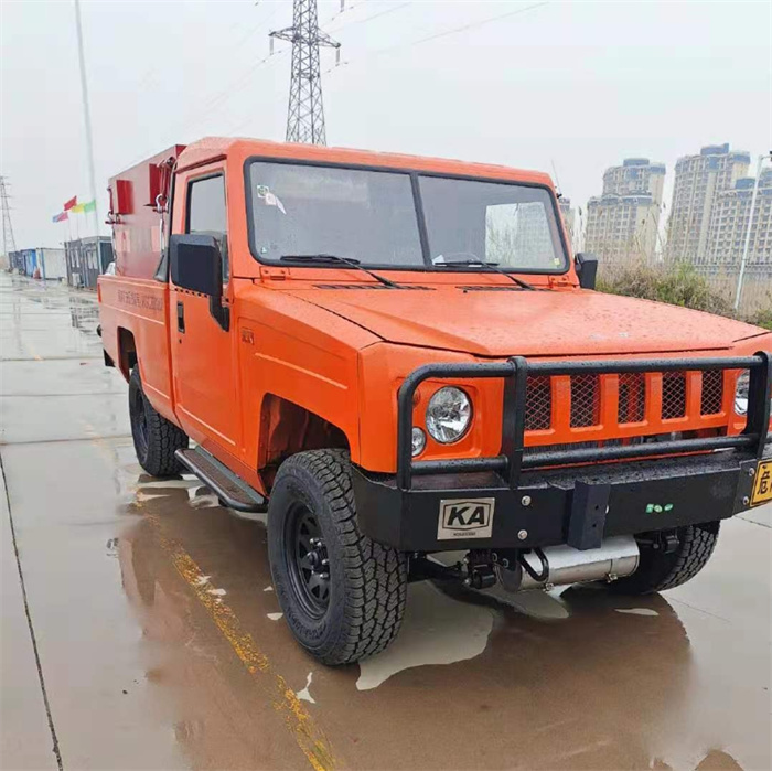 井下礦用1.5噸無(wú)軌柴油炸藥運(yùn)輸車(chē)